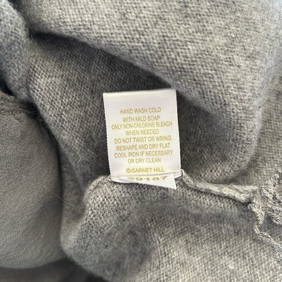 Garnet Hill Women’s Soft Gray Cashmere Sweater Lace Accent around Hem Large - Picture 13 of 14